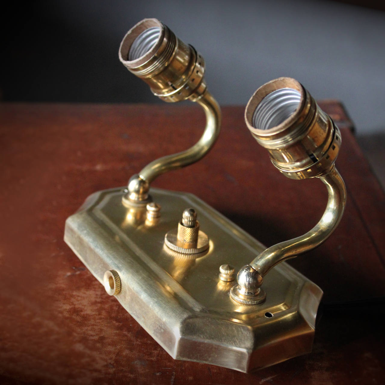 工業系真鍮製スクエアベース2灯ブラケット/ヴィクトリアンウォール