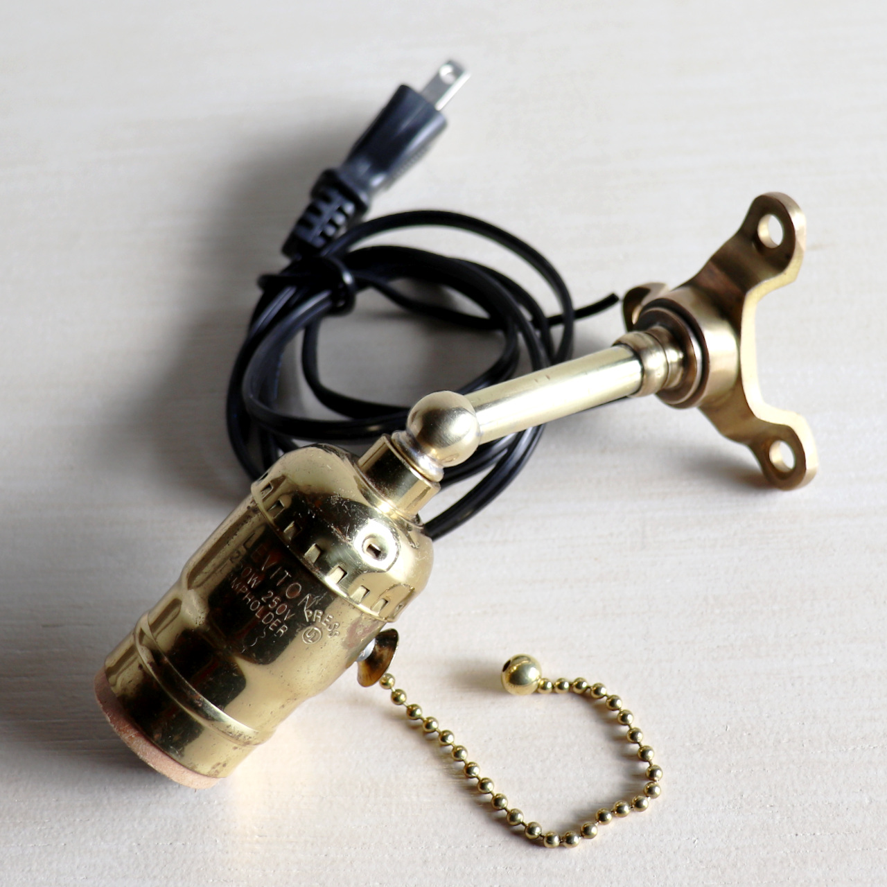 ヴィンテージインダストリアル真鍮製ミニブラケットライト・45度壁掛