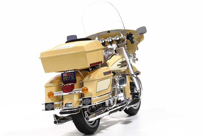 1:6 Harley Davidson FLH Classic | TAM16041 | Tamiya