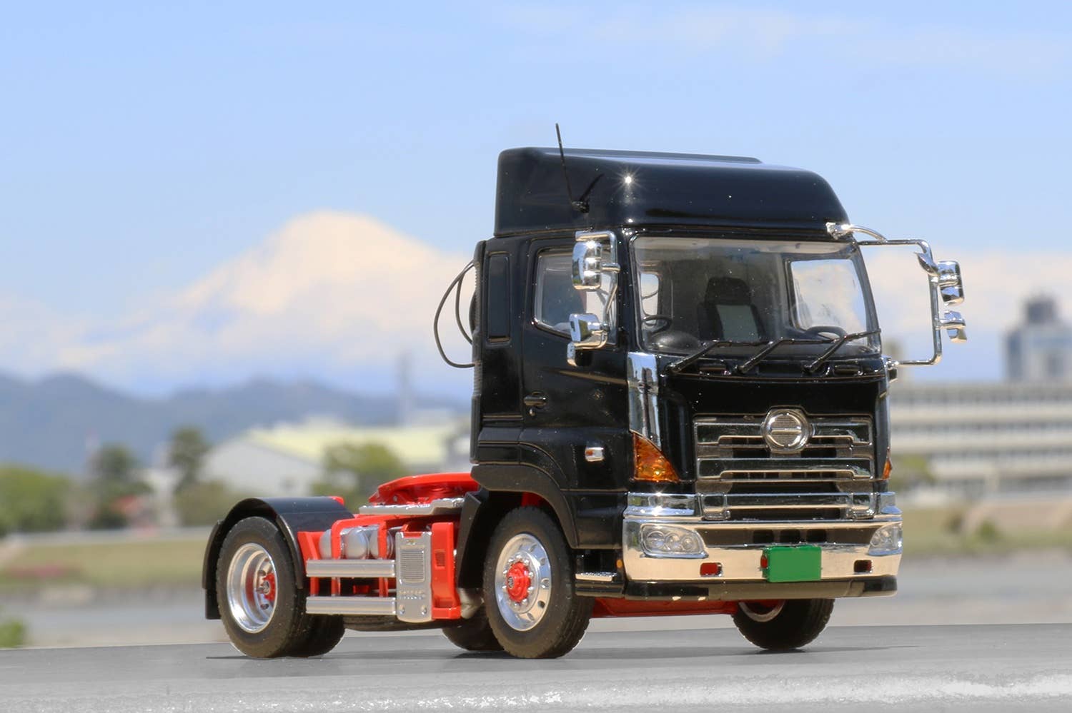 Hino Profia SH 4x2 High Roof Black | HLJ.com
