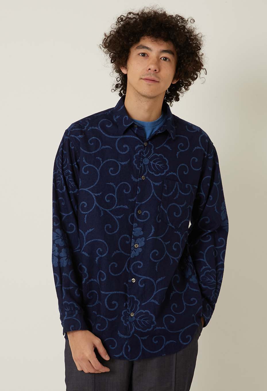 インディゴネル カラクサバッセン レギュラーカラーシャツ | BLUE BLUE