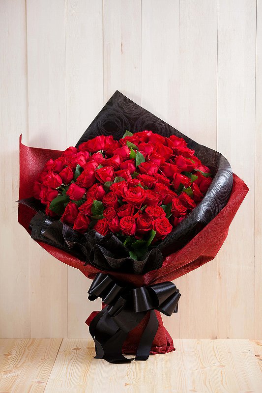 プレゼントにぴったり】花束／100本のバラ|HUG FLOWERS（ハグフラワーズ）