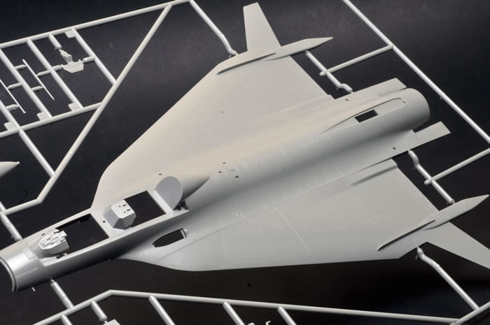Kinetic Item No. K48086 - F-16XL-2 Experimental Fighter Review by