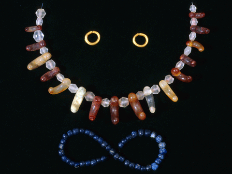 カラフル勾玉づくり／市原歴史博物館