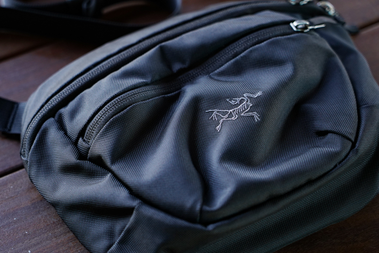 1つ持ってたら超便利でオシャレなショルダーバッグ「ARC'TERYX