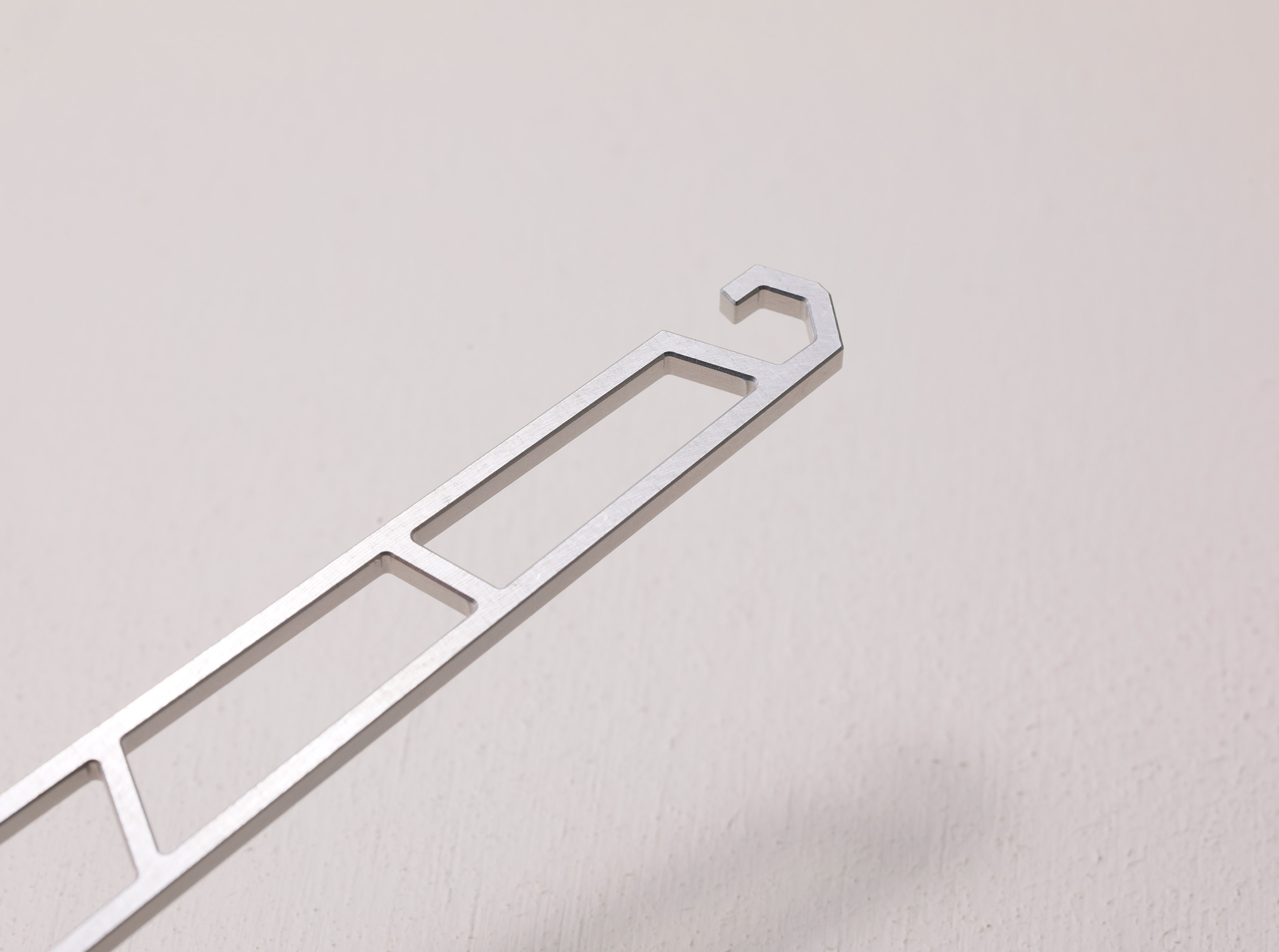 EDGESTAND HANGER INAVANCE