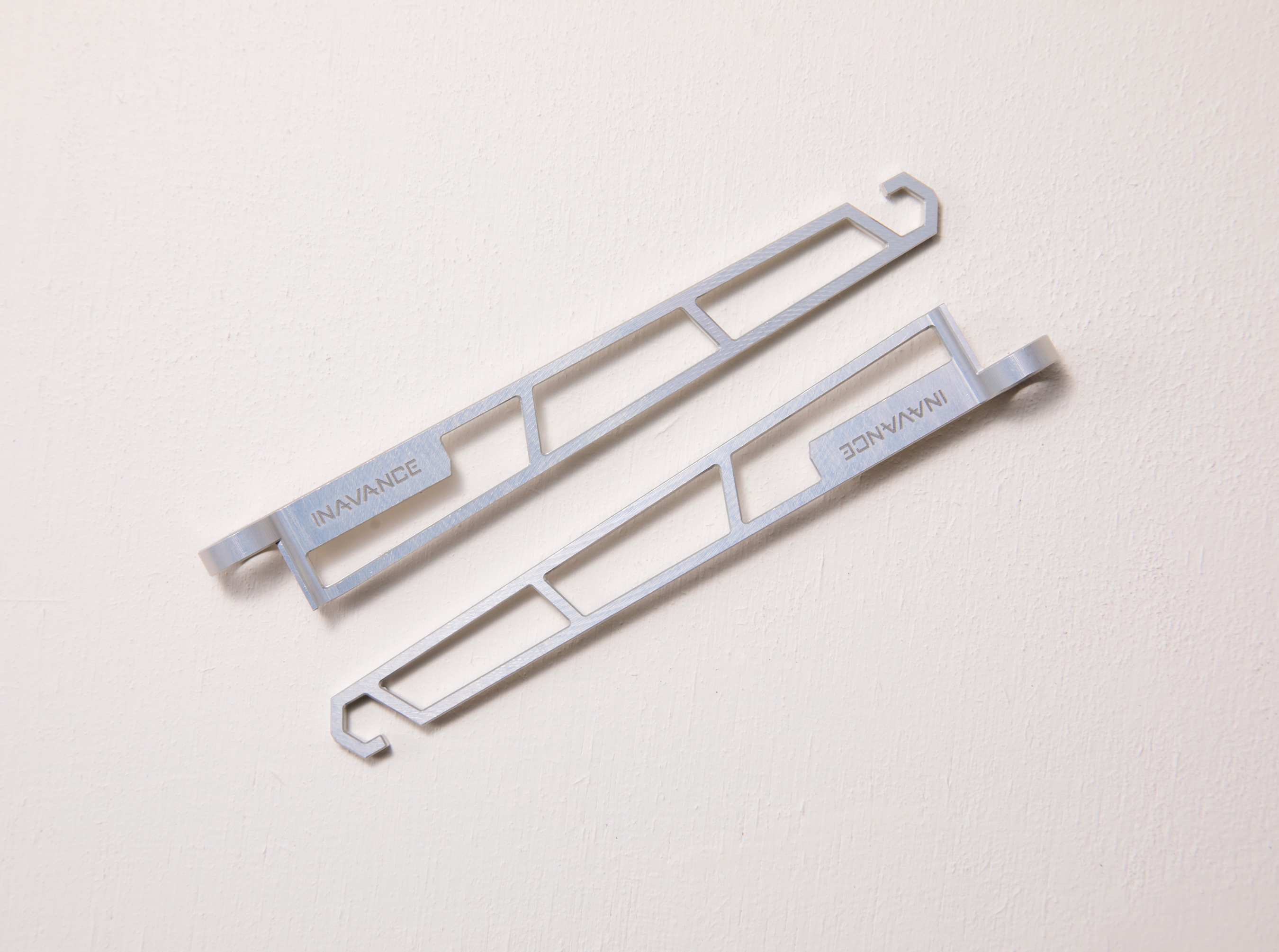 EDGESTAND HANGER INAVANCE