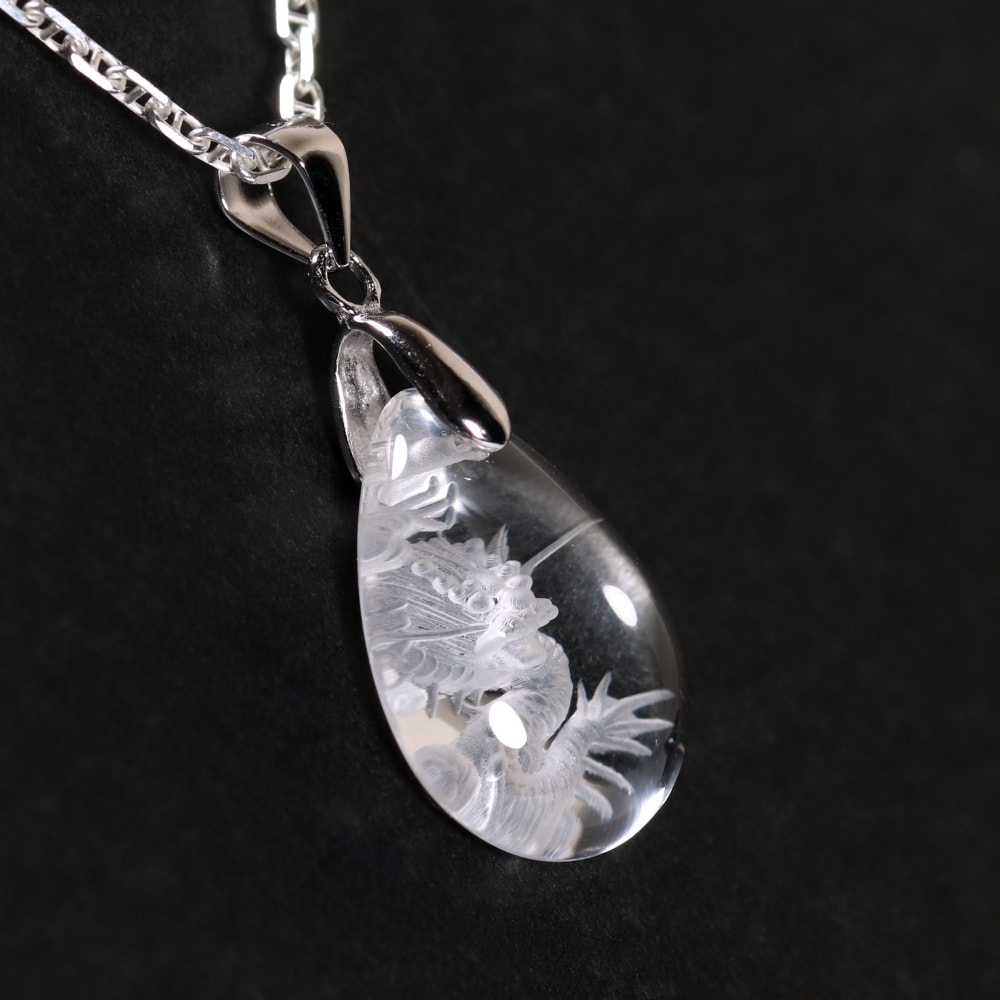 ブラジル産]水晶龍彫刻ペンダントトップ/裏彫り（シルバー925） - 埼玉