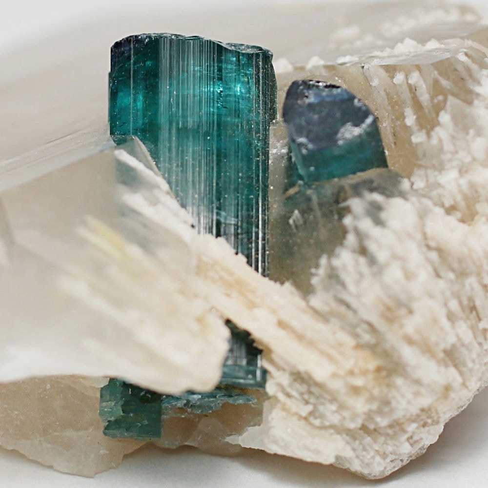 希少]インディゴブルートルマリン結晶原石/水晶共生（インディゴライト