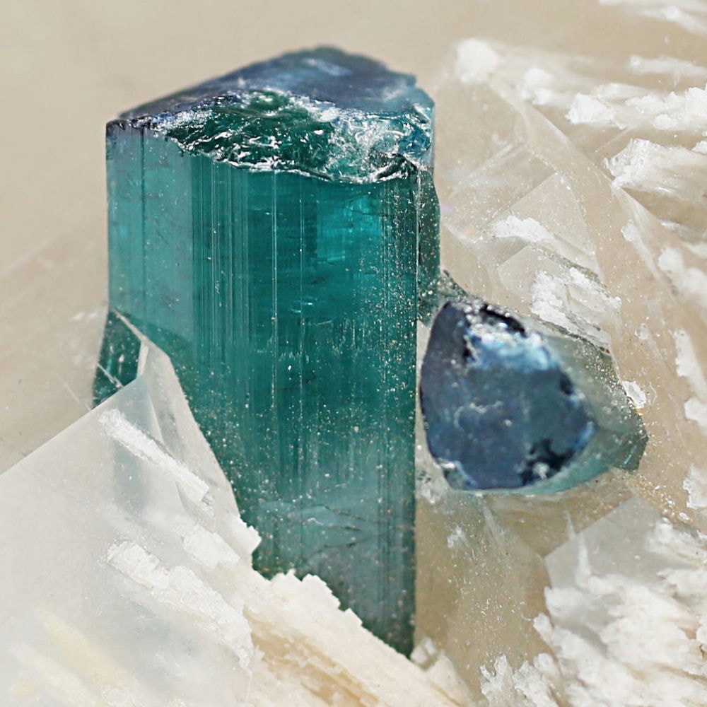 希少]インディゴブルートルマリン結晶原石/水晶共生（インディゴライト