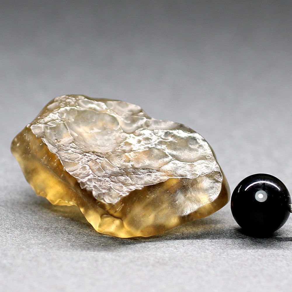 希少・トップクォリティ]天然ブラックリビアングラス原石（13.5g