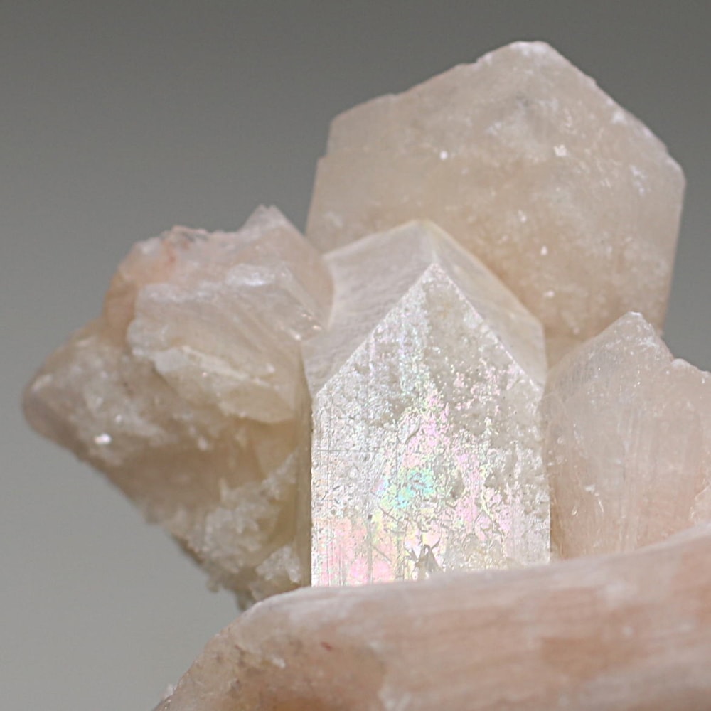 インド/プネー産]変種アポフィライト共生？スティルバイト原石