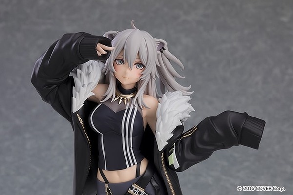 引き締まったお腹に、スラリと伸びる脚！ホロライブ「獅白ぼたん