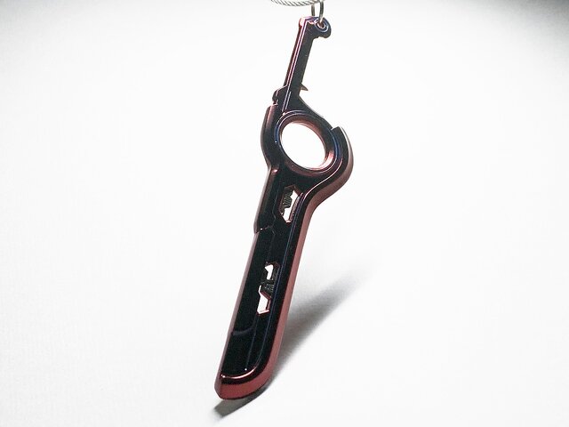 ゼノブレイド DE』より「神剣モナド」のダイキャスト製メタルチャーム