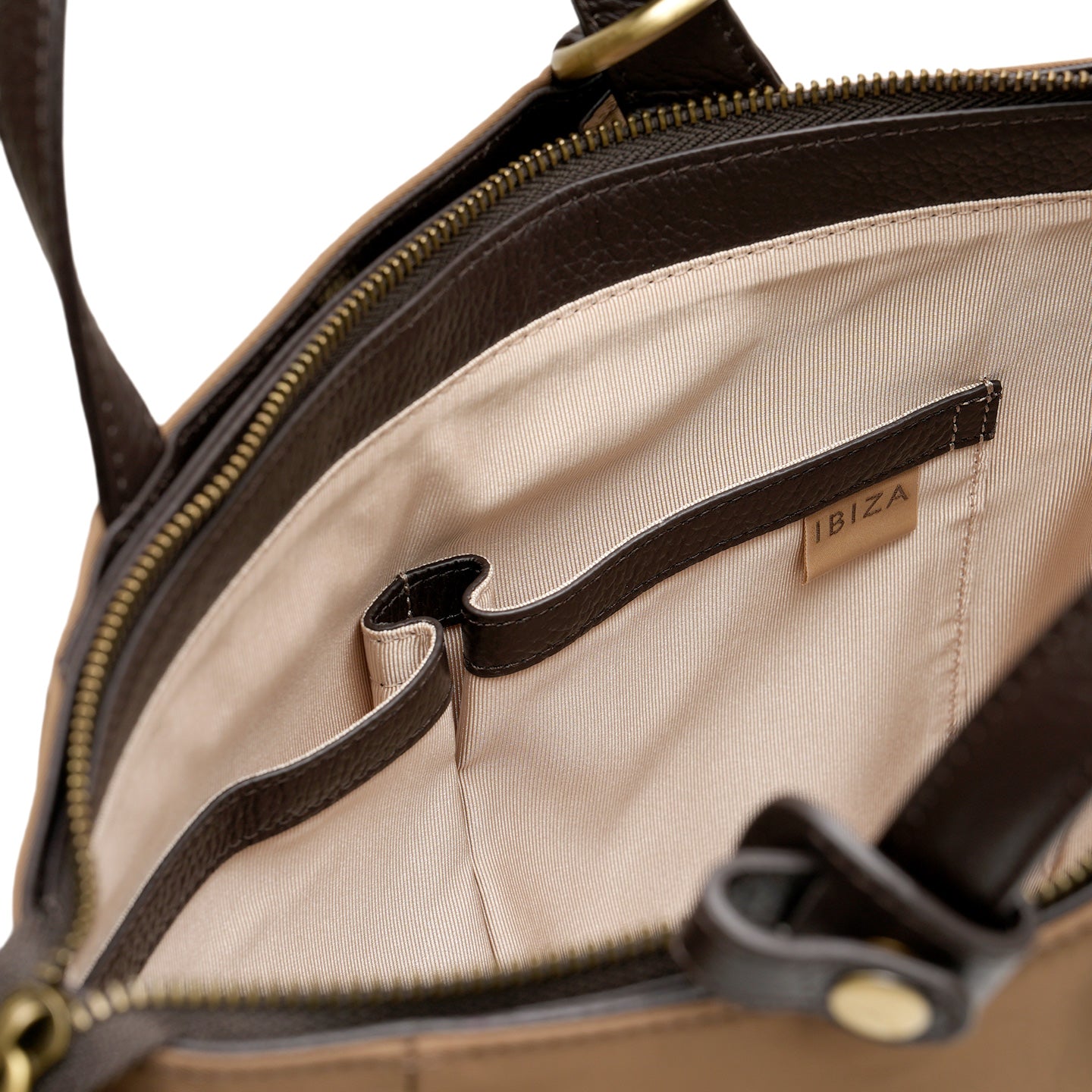 ディアリオ ナイロン リュック – イビサ オンラインショップ