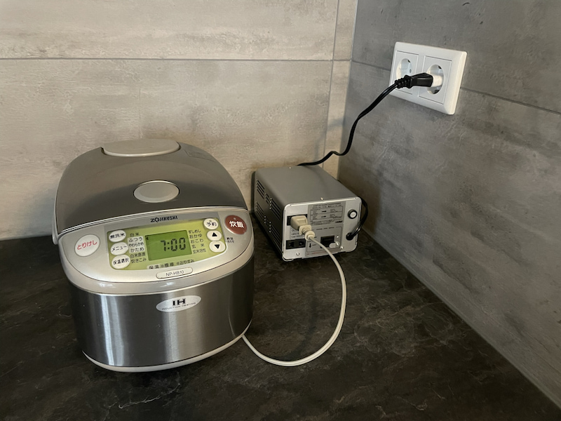 体験談あり】海外赴任先で使う変圧器はカシムラがおすすめ！使い方や