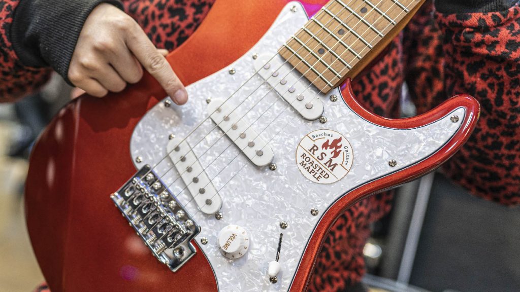 ミニギターの決定版！Bacchus イケベオリジナルモデル「GP-Mini」が新