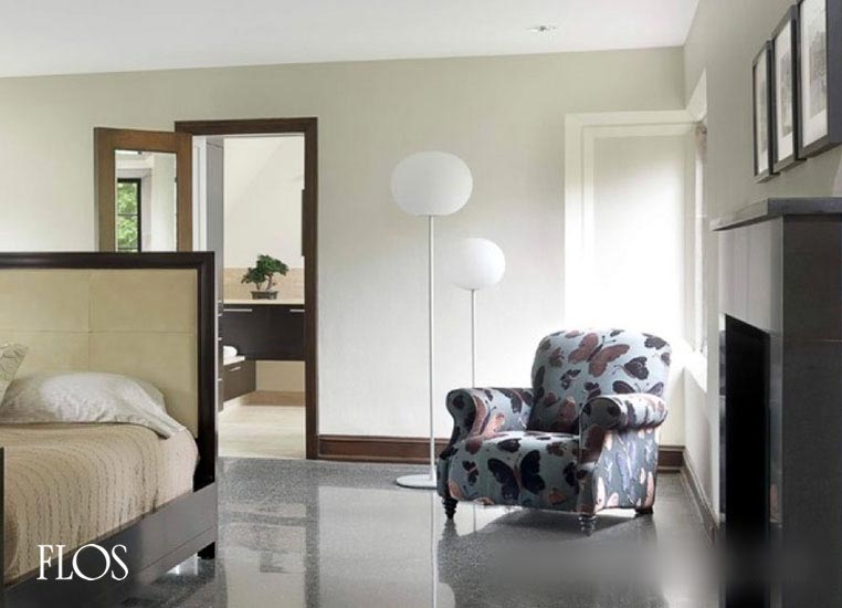 GLO-BALL F1 グローボールF1（シルバー） フロアスタンド ｜ FLOS