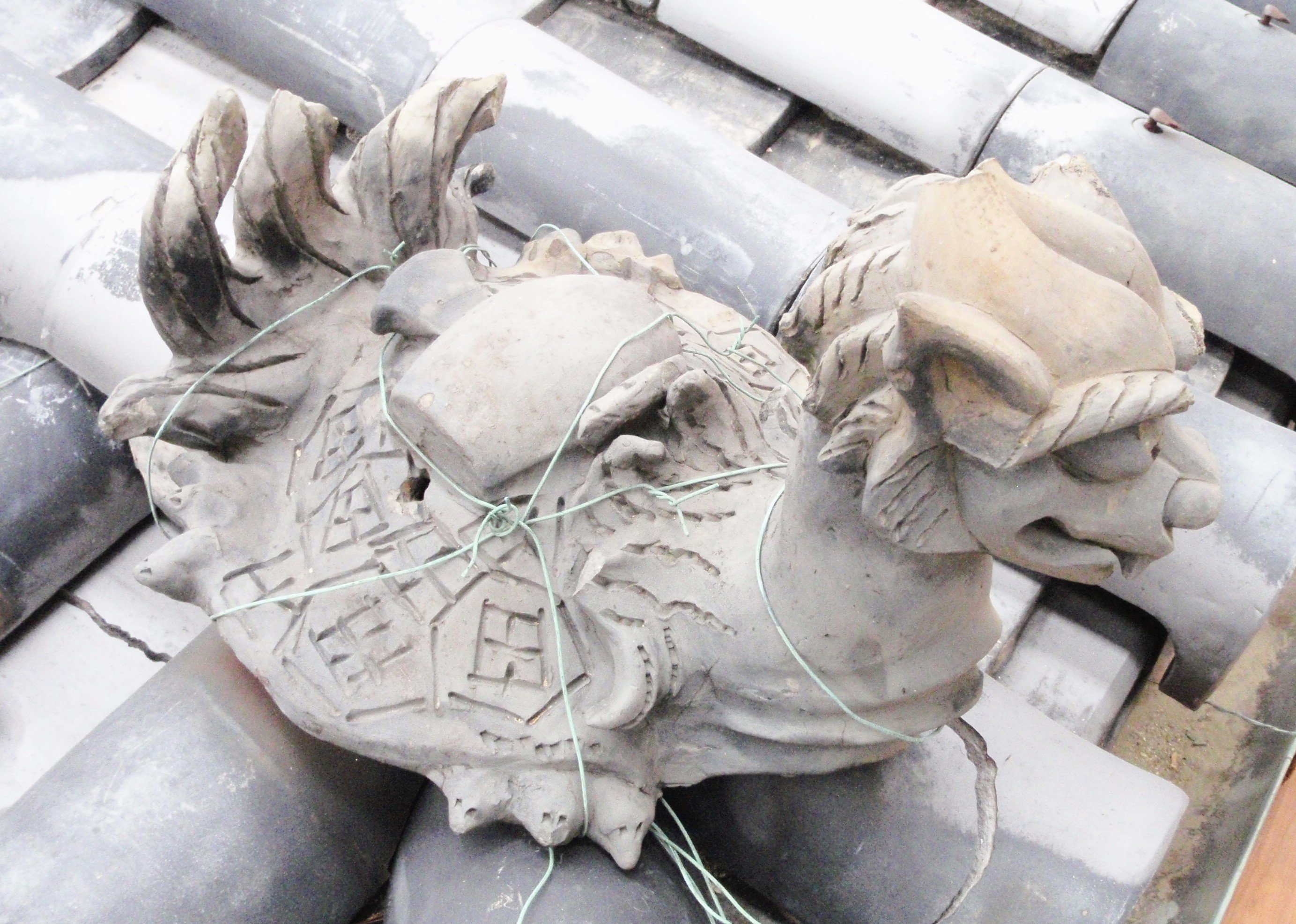 縁起物の蓑亀（みのかめ）です。瓦屋根では全国でよく見かけます