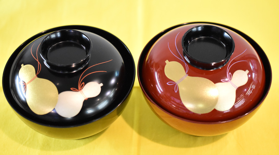 すり鉢のデザイン漆塗りふたつき椀10客です すり鉢のデザイン漆塗り