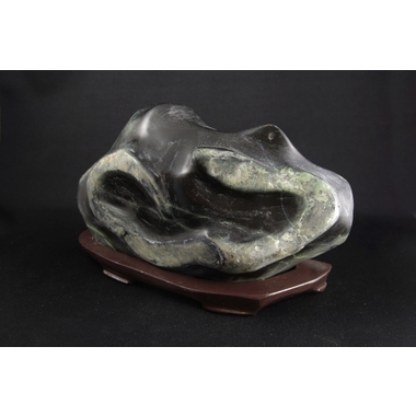 蛇紋石1．9kg 鑑賞石 天然石販売 名取貴石 天然石・国産原石の専門