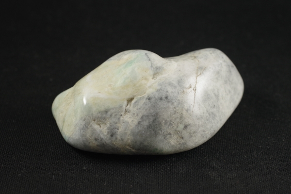 ソーダライト 原石 1．5kg 天然石販売 名取貴石 天然石・国産原石