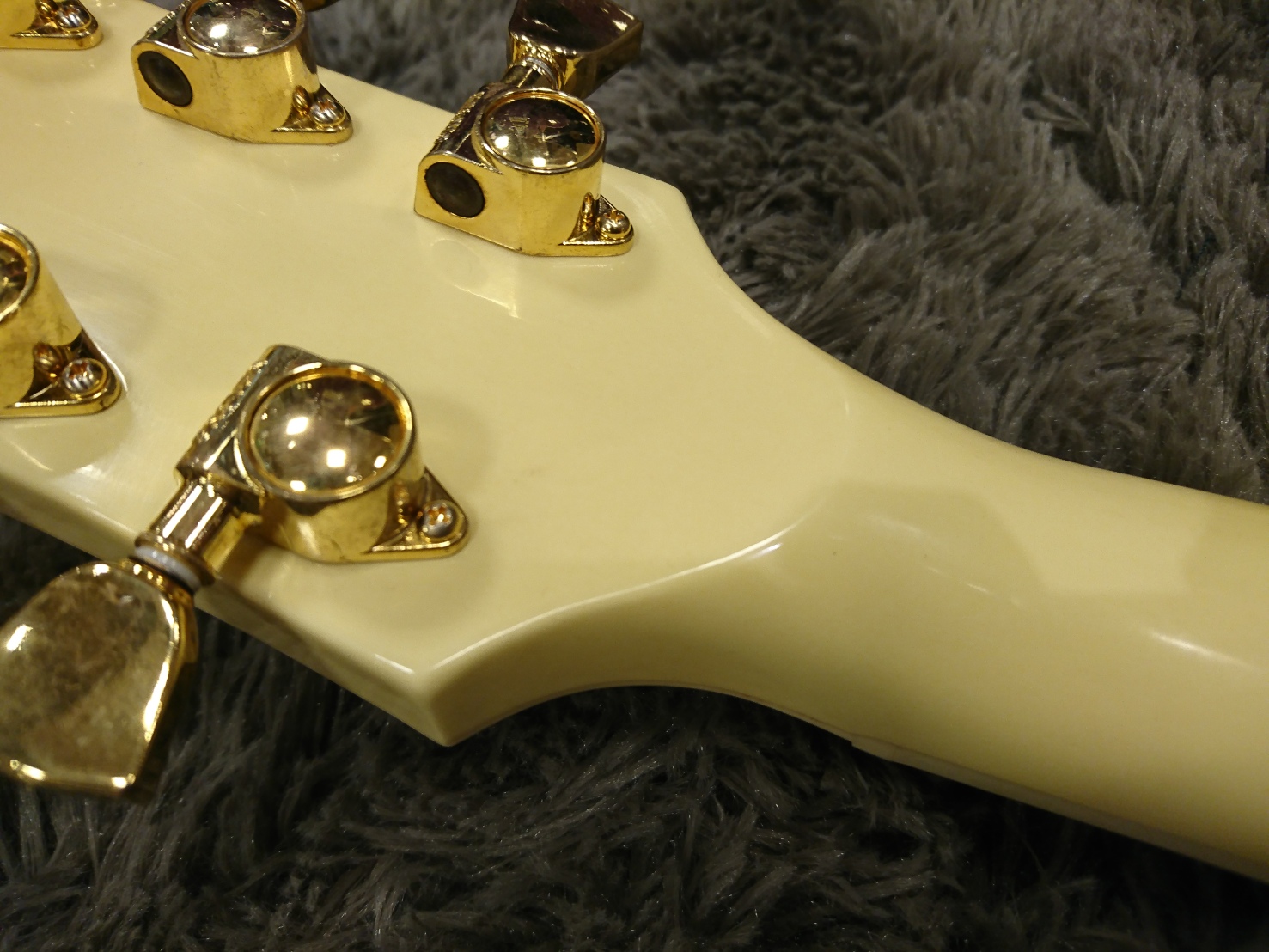 ランディ・ローズモデルを彷彿とさせる、限定生産のレスポールカスタム