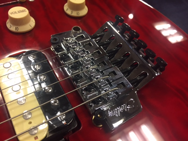 フロイドローズ等の「ロック式トレモロ搭載エレキギター」、初心者の方