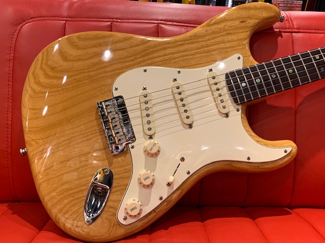本日入荷のUsed Fender Guitar『Classic Player Stratocaster Natural