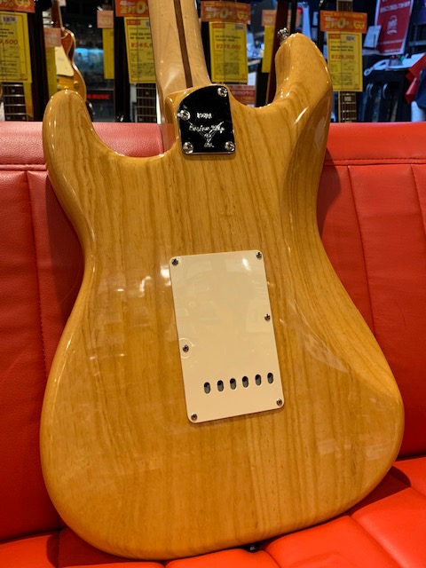 本日入荷のUsed Fender Guitar『Classic Player Stratocaster Natural