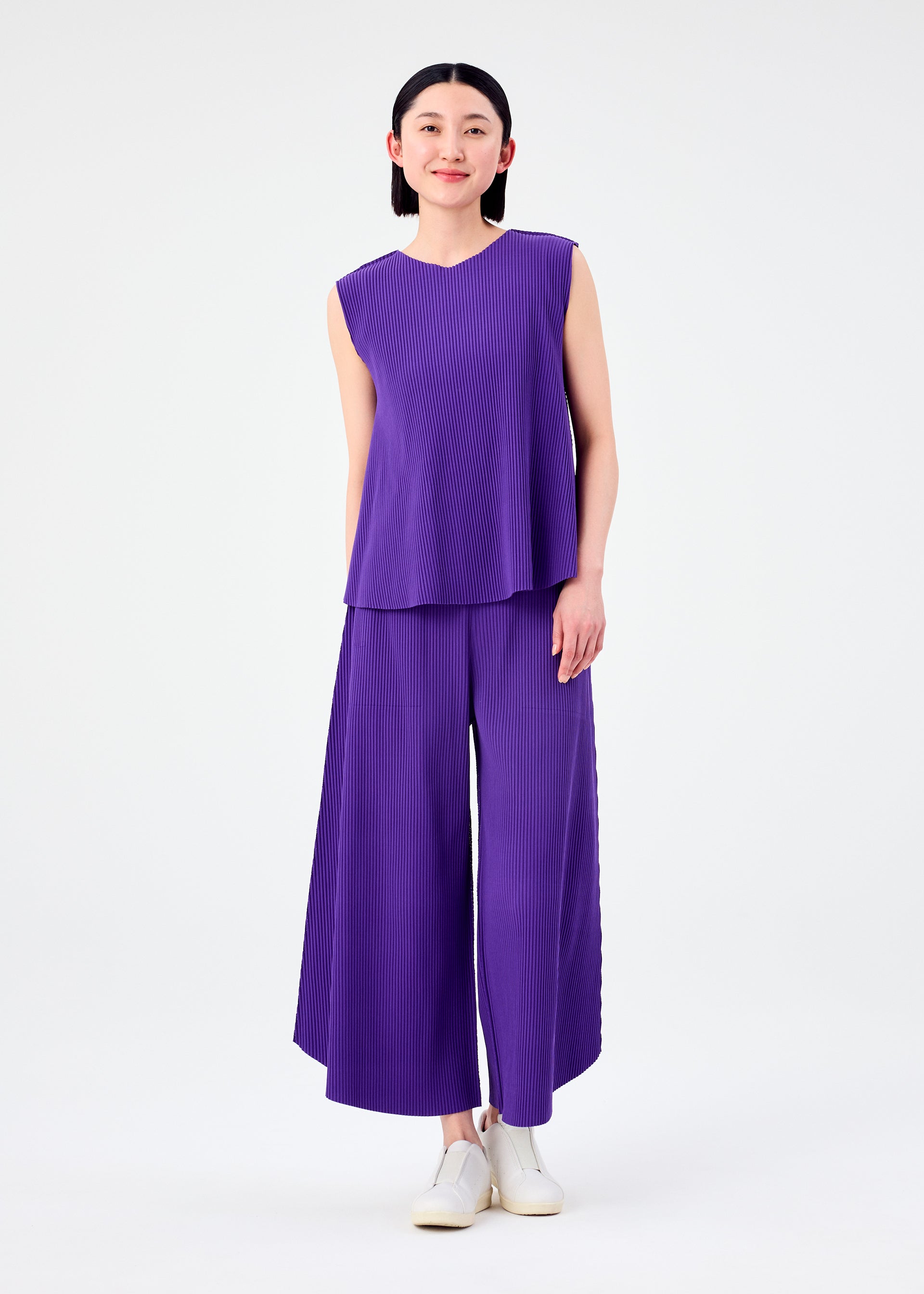 SWING PLEATS – isseymiyake.com