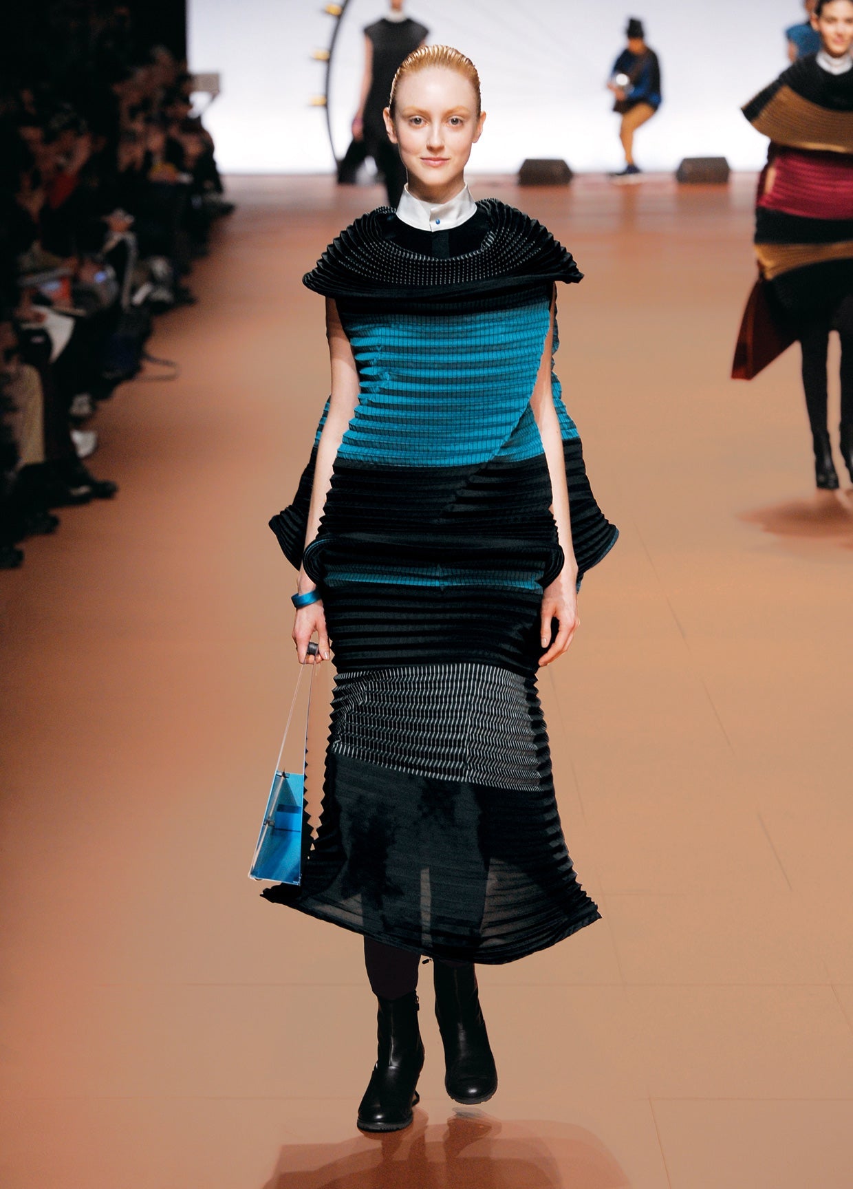 ISSEY MIYAKE コレクション AUTUMN WINTER 2014 – isseymiyake.com