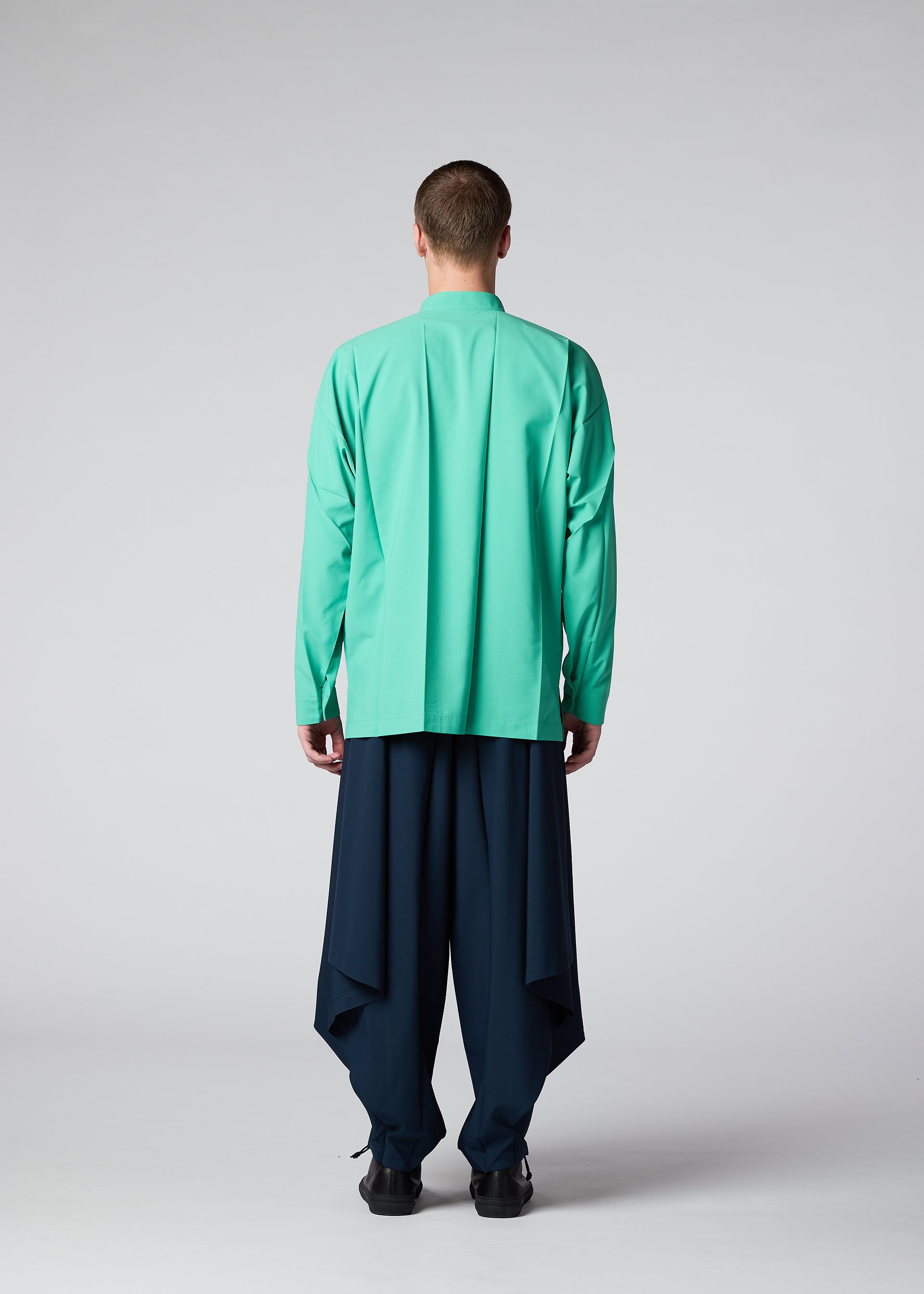 BIG PLEATS SHIRT – isseymiyake.com
