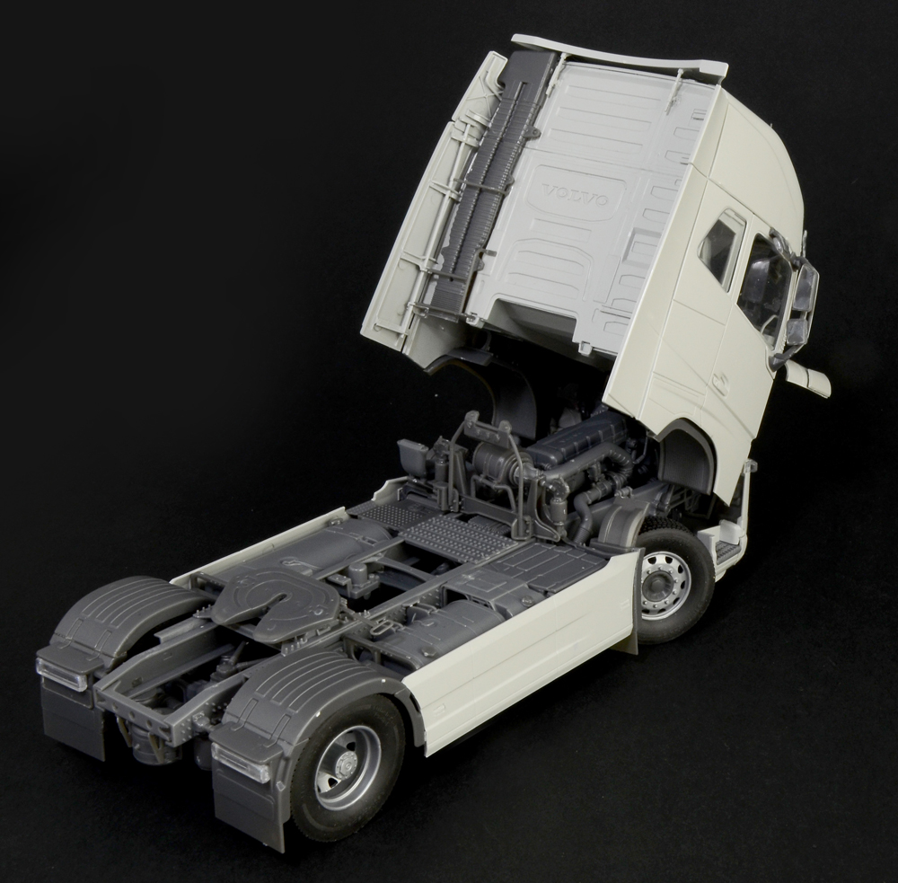 ITALERI - Volvo FH16 Globetrotter XL 1:24 scale - preview