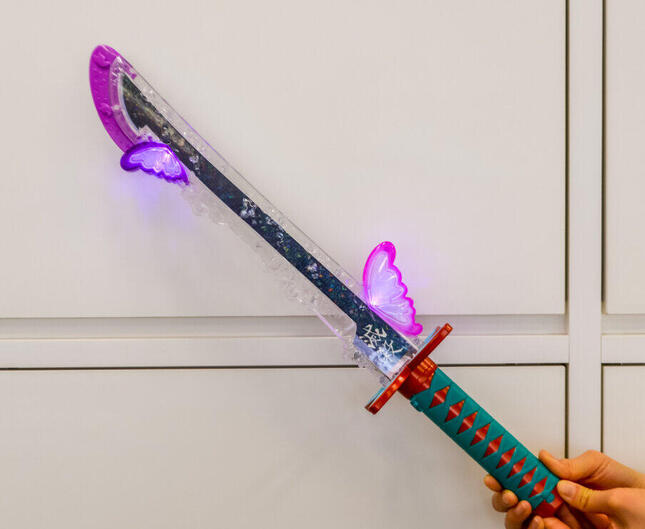 胡蝶しのぶ「DX日輪刀」から見るおもちゃ最前線 バンダイ開発担当者に