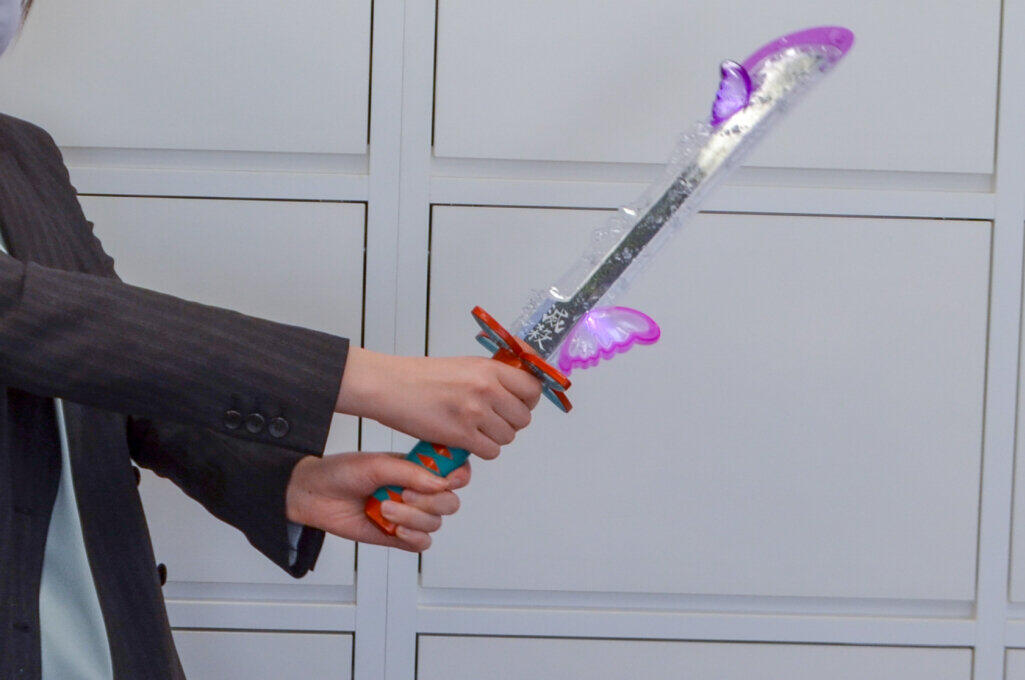 胡蝶しのぶ「DX日輪刀」から見るおもちゃ最前線 バンダイ開発担当者に