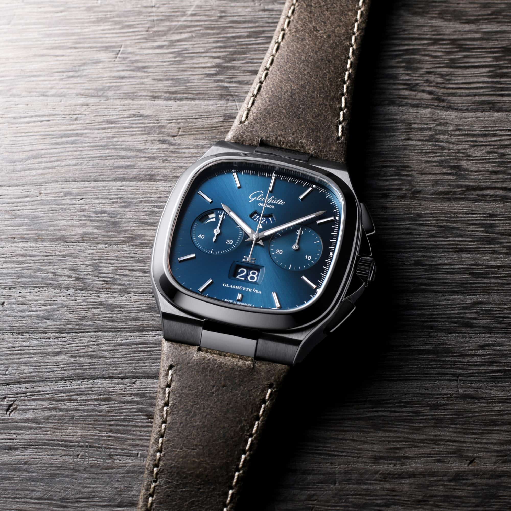 セブンティーズ クロノグラフ パノラマデイト[1-37-02-08-02-62