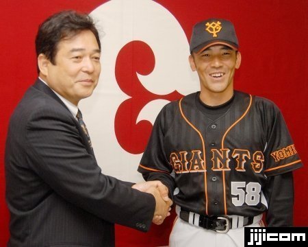 広島から巨人へ移籍が決まり、会見で清武英利…：巨人・木村拓也コーチ