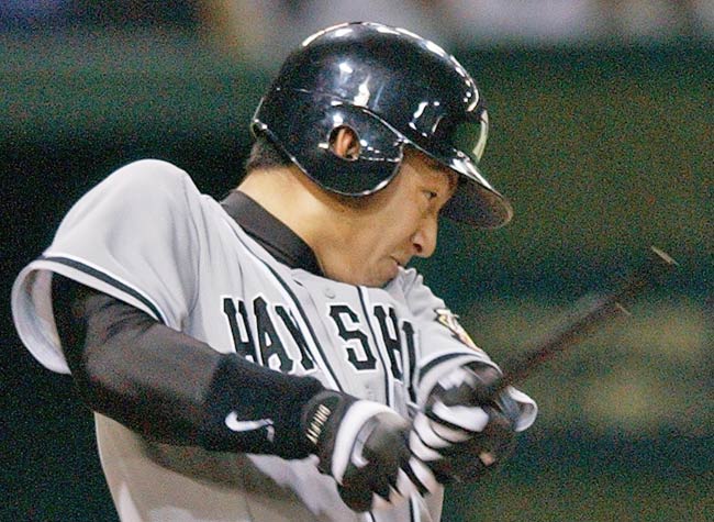 巨人戦の2回、阪神・鳥谷敬がバットを折りながら…：阪神一筋 鳥谷敬