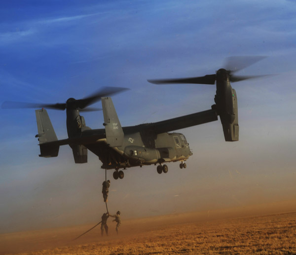 米ニューメキシコ州のキャノン空軍基…：垂直離着陸機V22オスプレイ