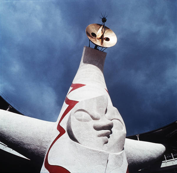 岡本太郎デザインの太陽の塔（大阪） ◎岡本太郎（おかも…：岡本太郎