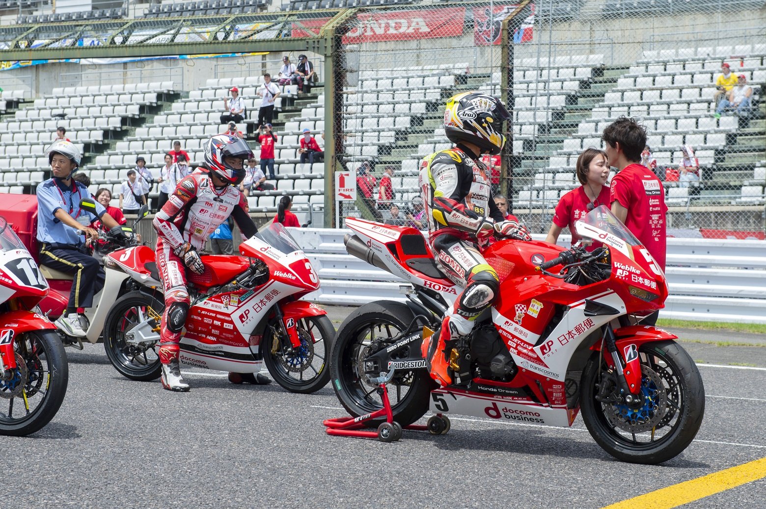 社員の気持ちを一つに！郵便車両走行会in鈴鹿8時間耐久ロードレース