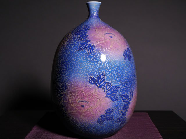 有田焼】飾り花瓶 染錦金彩孔雀牡丹図 - JTOPIA