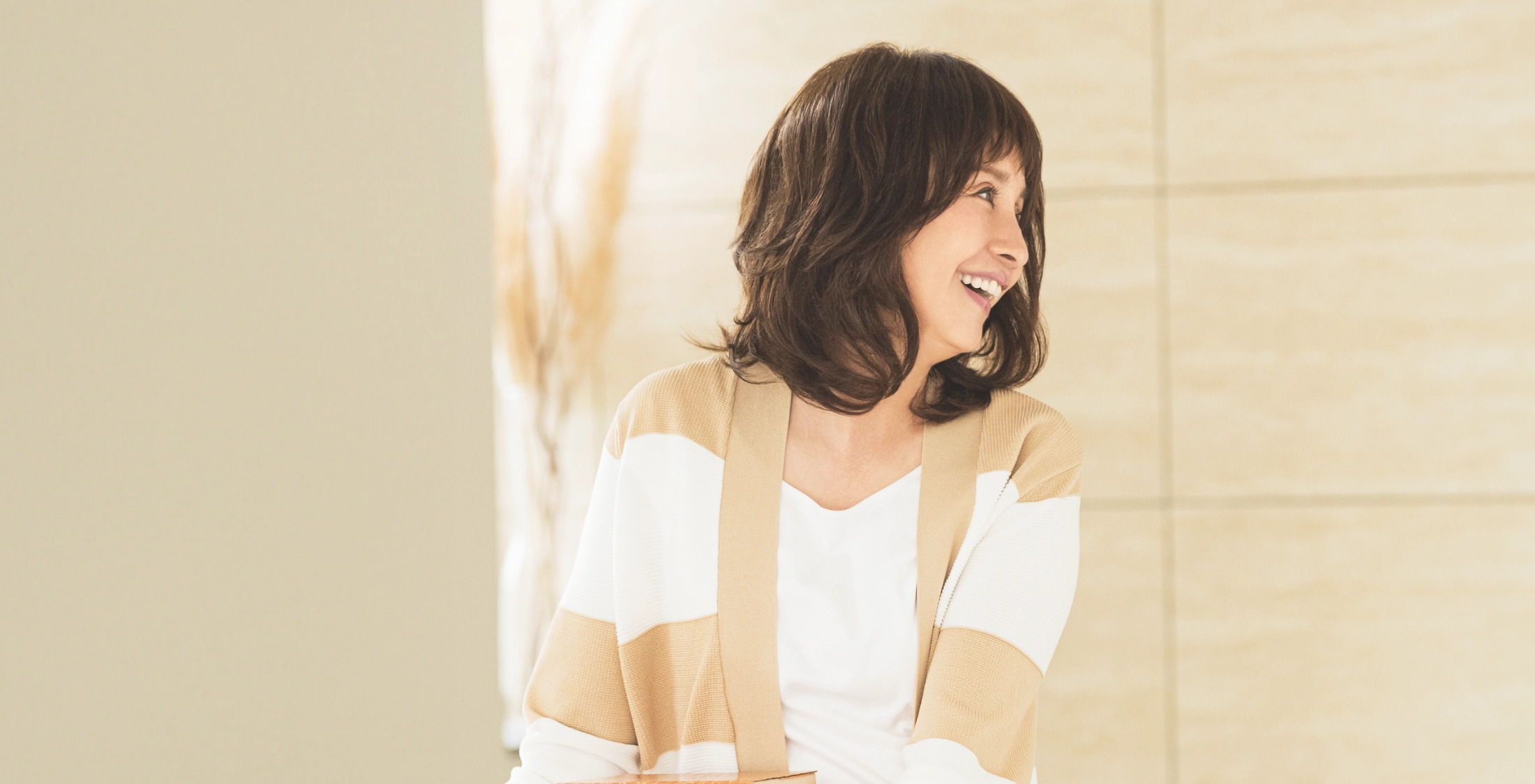 ミディアムレイヤー＜AC-04＞｜スタイルカタログ｜医療用ウィッグ