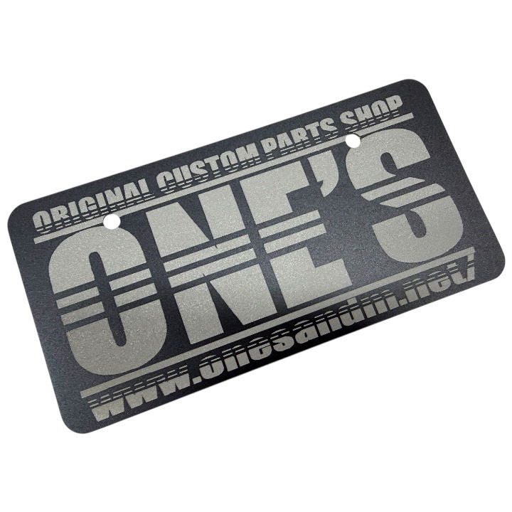 アルミ製 ナンバープレートベース オリジナル刻印可能 - Online
