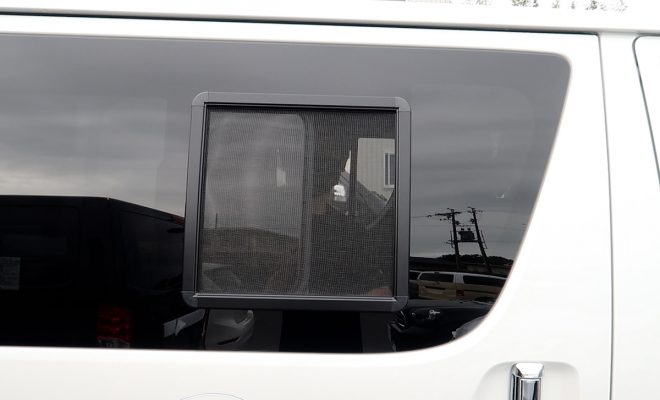 暖かい季節の車中泊時の換気に必須な虫除けアイテム ー「ESアミエース