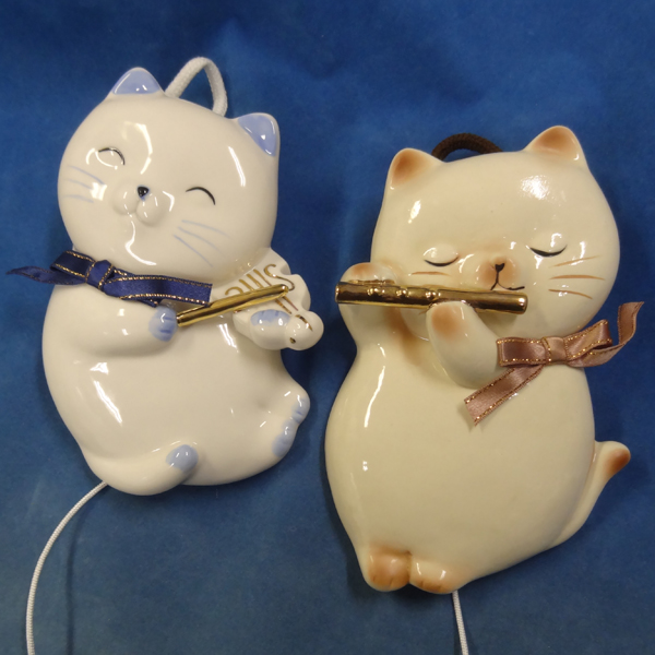 在庫処分 約60％オフ】陶製 ねこ・楽器 壁掛けオルゴール プーリー式