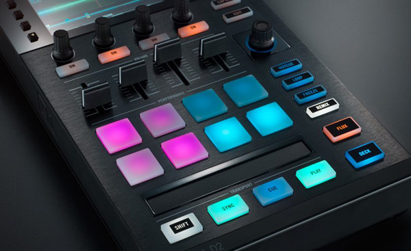 Native instruments、TRAKTOR KONTROL D2のご紹介です。次世代DJ