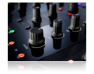 Native InstrumentsのDJミキサー、TRAKTOR KONTROL Z2のご紹介です。