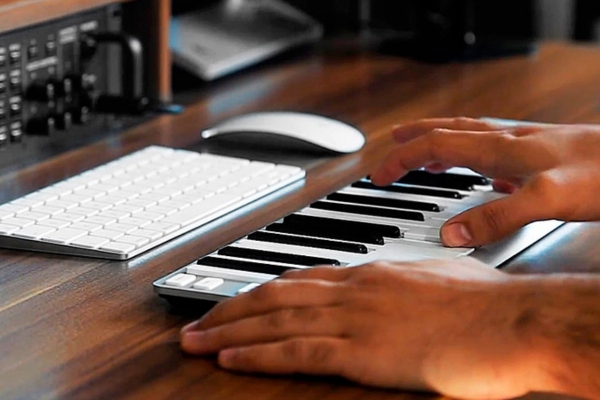 ESI/Bluetooth対応MIDIキーボード/Xkey Air 25 ☆tunecoreチケット付属！